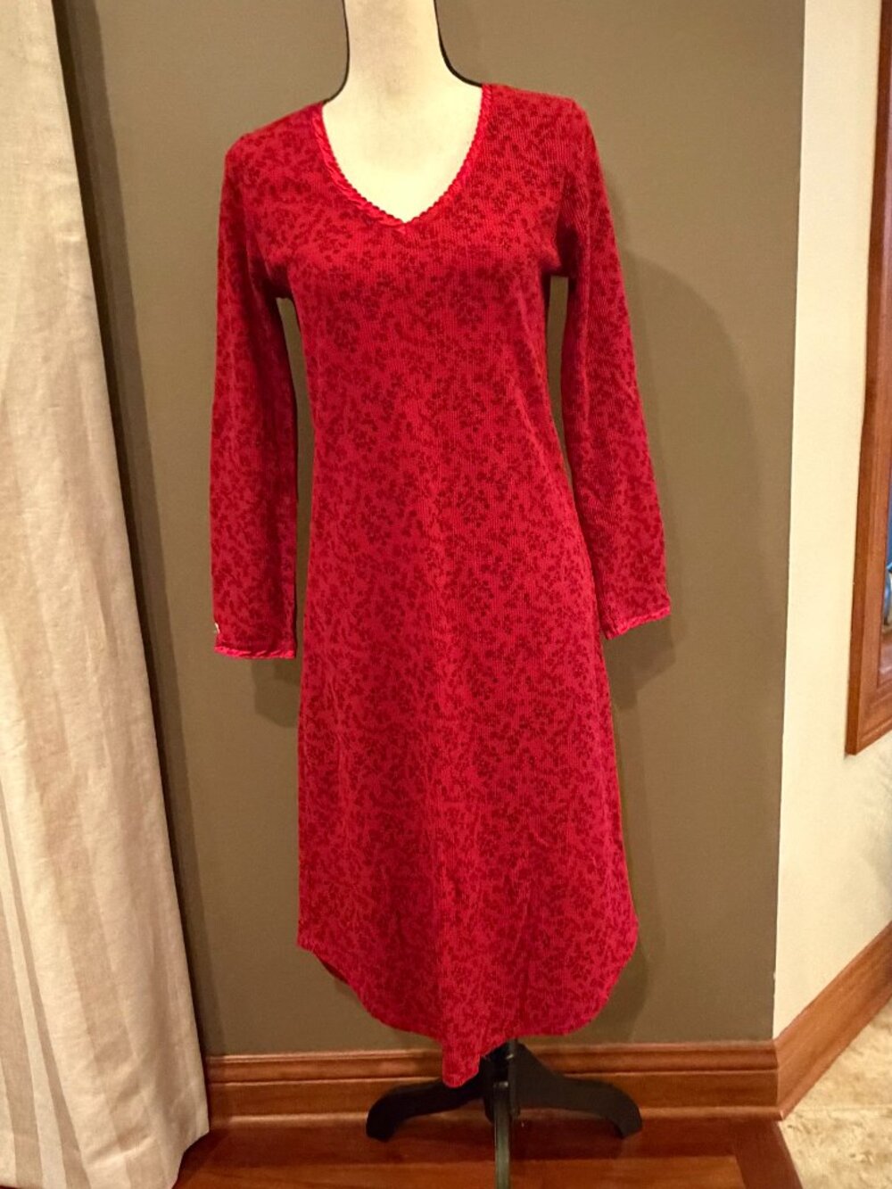 Chaps Women's Red Black Floral Waffle Knit Night Gown and Pants, Size Medium